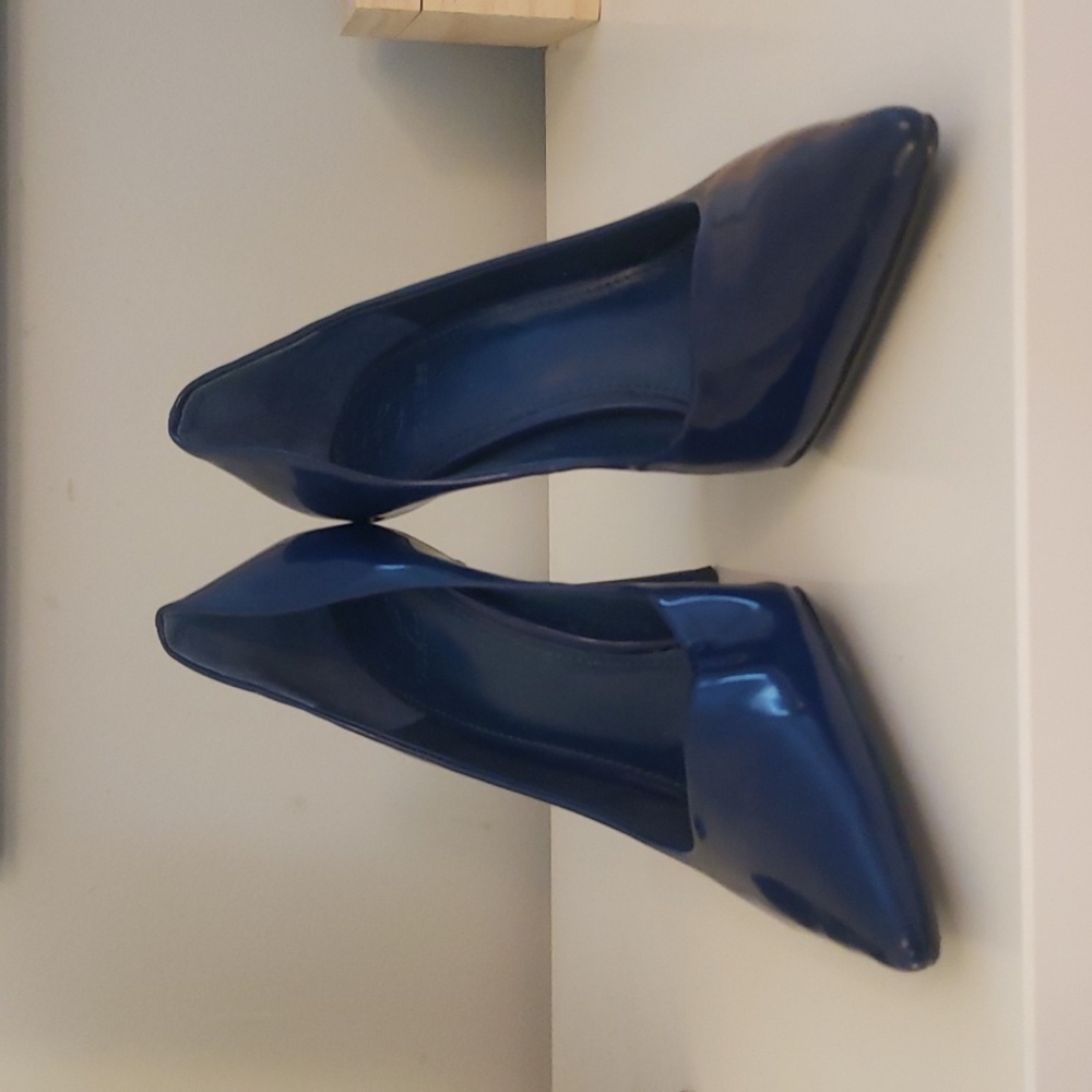 Navy heels